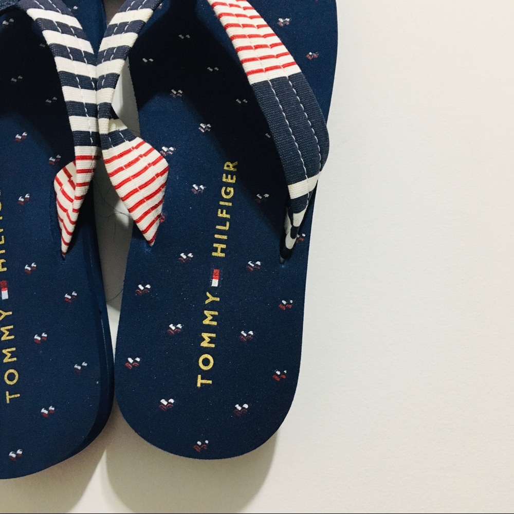 🔆NWT Tommy Hilfiger Women’s Blue American Flag Beach Pool Slip On Flip Flops - Picture 3 of 8